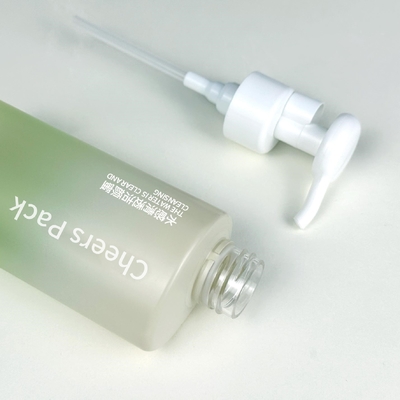 ดีไซน์ใหม่ กระป๋องเครื่องสําอาง 150ml/500ml การบรรจุดูแลผิวหนัง กระป๋อง PET สีขาวที่มีปั๊มน้ํายา