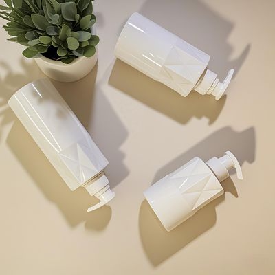 กระป๋องเครื่องสําอาง PET รูปทรงกระจก พร้อมปั๊มดันและโลโก้ตามสั่ง 5000pcs MOQ 15-35 วัน ส่ง