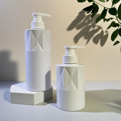 กระป๋องเครื่องสําอาง PET รูปทรงกระจก พร้อมปั๊มดันและโลโก้ตามสั่ง 5000pcs MOQ 15-35 วัน ส่ง