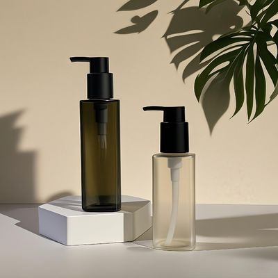 ขวดพลาสติก PET ทรงเหลี่ยมพร้อมหัวปั๊มแบบกดสำหรับบรรจุภัณฑ์เครื่องสำอางและการดูแลส่วนบุคคลในสีที่กำหนดเอง