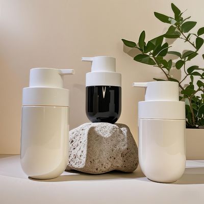 ขวดเครื่องสำอาง PET ทรงกลม อ้วน พร้อมปั๊มกด และพิมพ์สกรีนสีตามสั่งสำหรับบรรจุภัณฑ์ความงาม