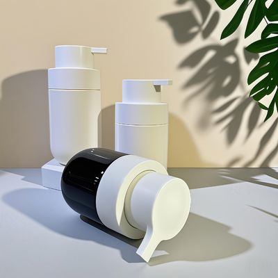 ขวดเครื่องสำอาง PET ทรงกลม อ้วน พร้อมปั๊มกด และพิมพ์สกรีนสีตามสั่งสำหรับบรรจุภัณฑ์ความงาม